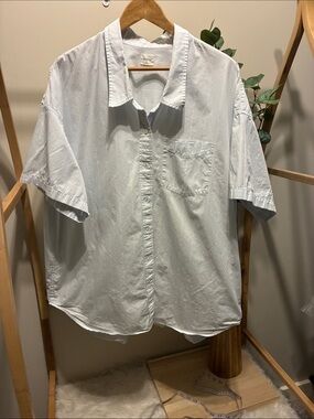 Wilfred Free 100% Cotton Light Blue Short-Sleeve Button-Down Shirt